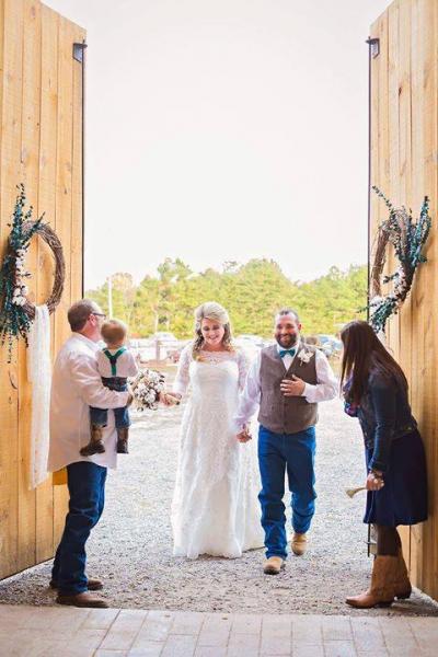 Make a beautiful entrance into our barn with classic style! 